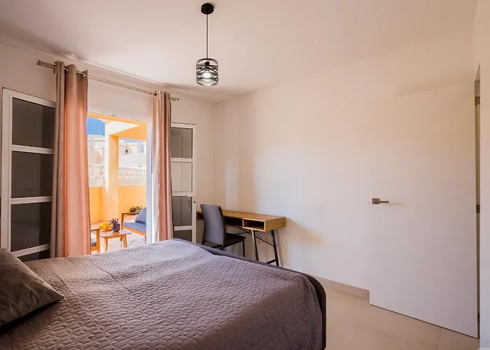 Апартаменти Ocean Breeze Адехе