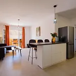 Ocean Breeze Апартаменти