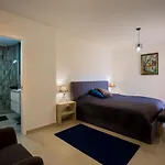 Ocean Breeze Апартаменти Адехе